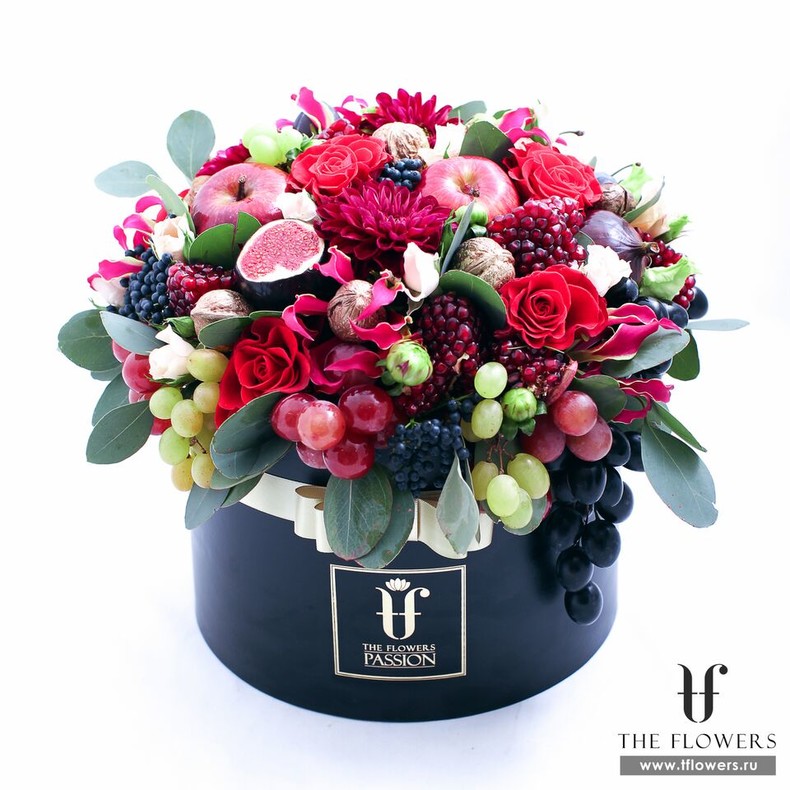 Цветы в шляпной коробке с фруктами "ФРУТ ПЕШН"