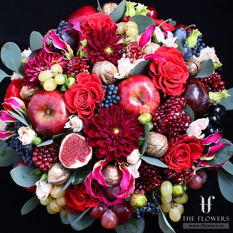 Flowers in a hat box with fruits "FRUIT PASSION"
