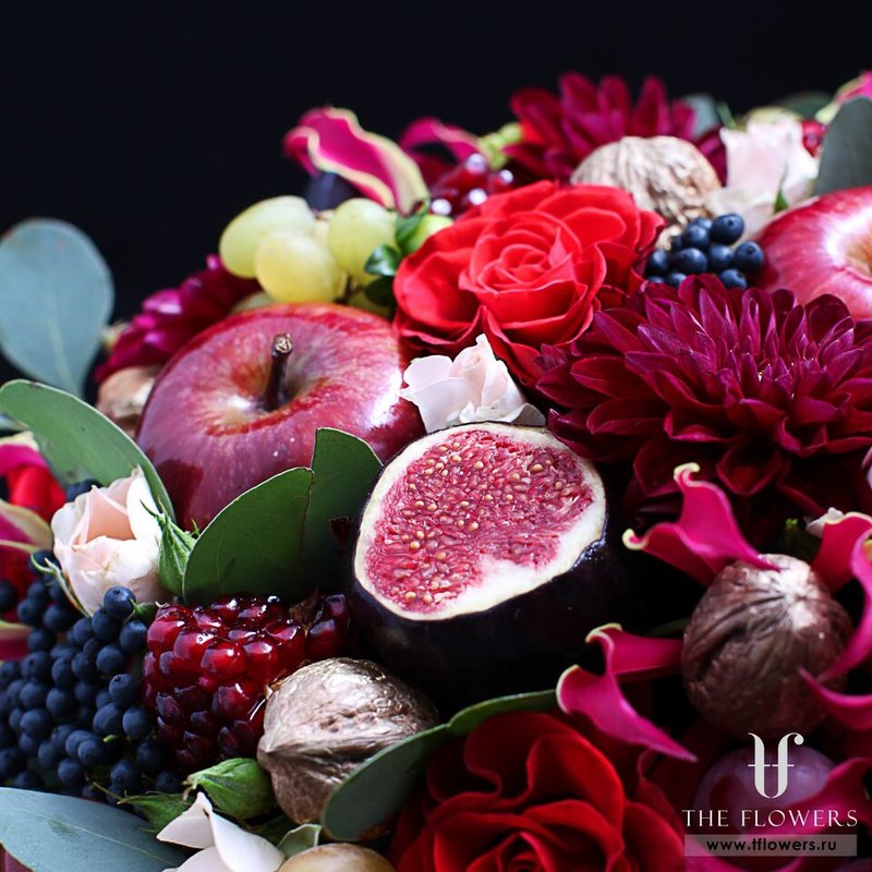 Цветы в шляпной коробке с фруктами "ФРУТ ПЕШН"