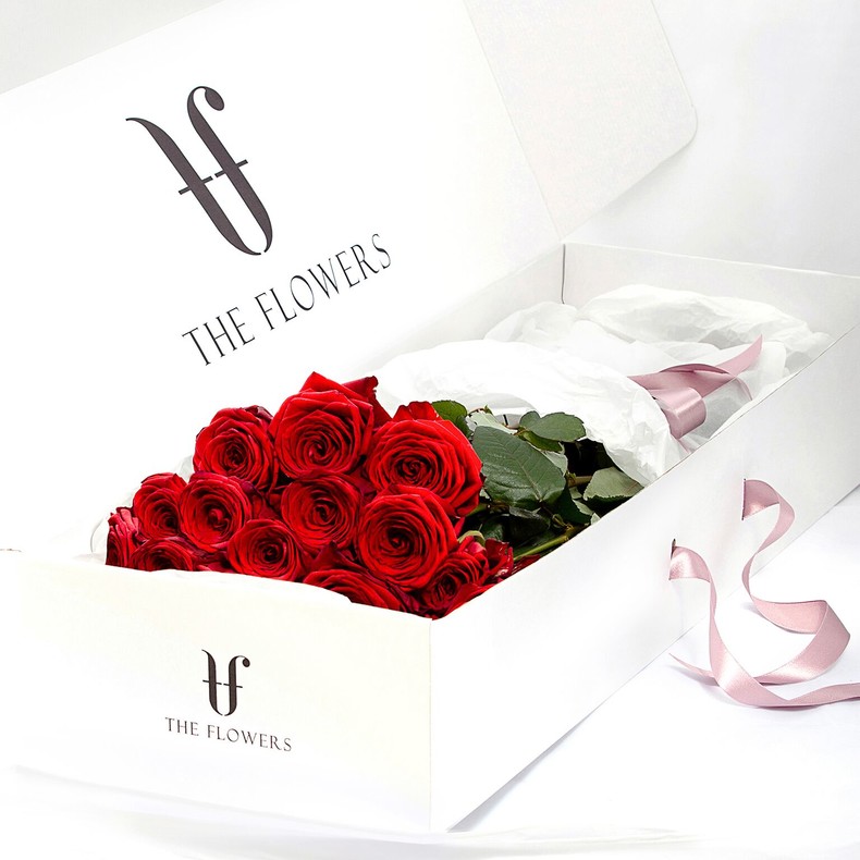 Коробка цветов "RED ROSE BOX" - Красные розы в прямоугольной белой коробке