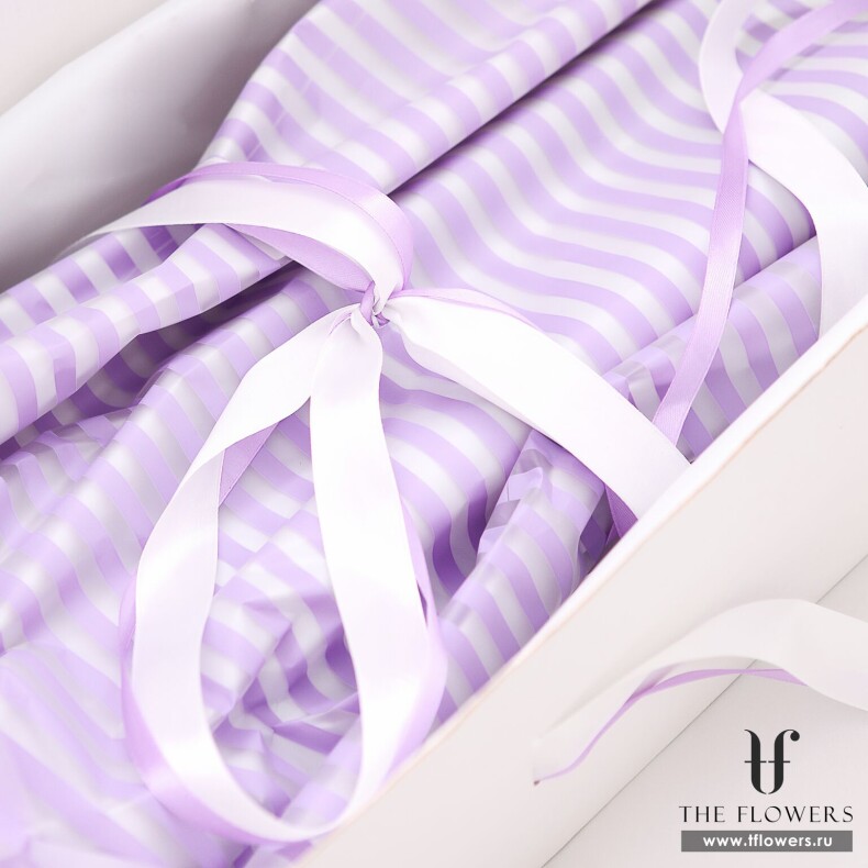 Коробка цветов "WHITE IRIS BOX" - 49 белых ирисов в прямоугольной коробке