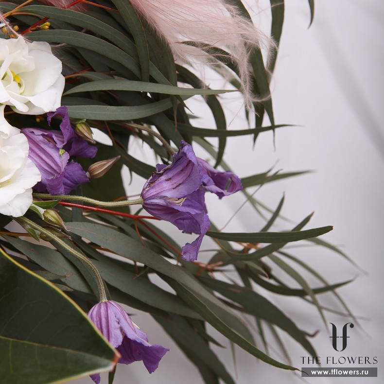 Необычный букет с орхидеями, розами и эвкалиптом "ЭДЕН"