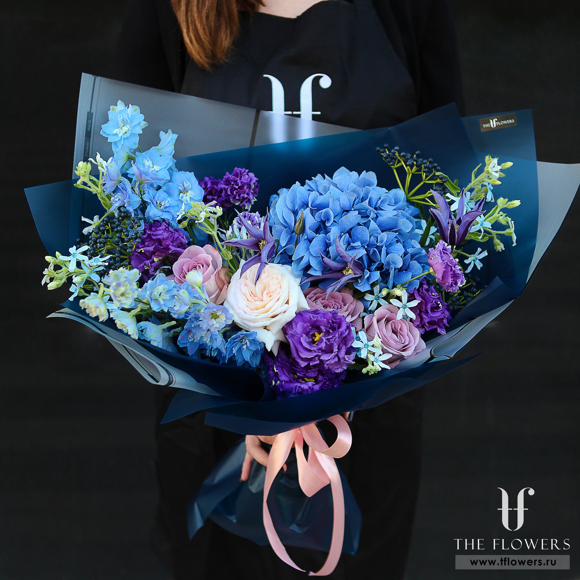 Bouquet with blue hydrangeas and lisianthus MAJESTIC BLUE