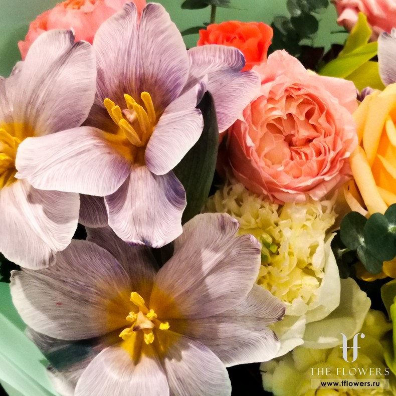 Красивый букет с орхидеями и розой "КРЕНБЕРИ"