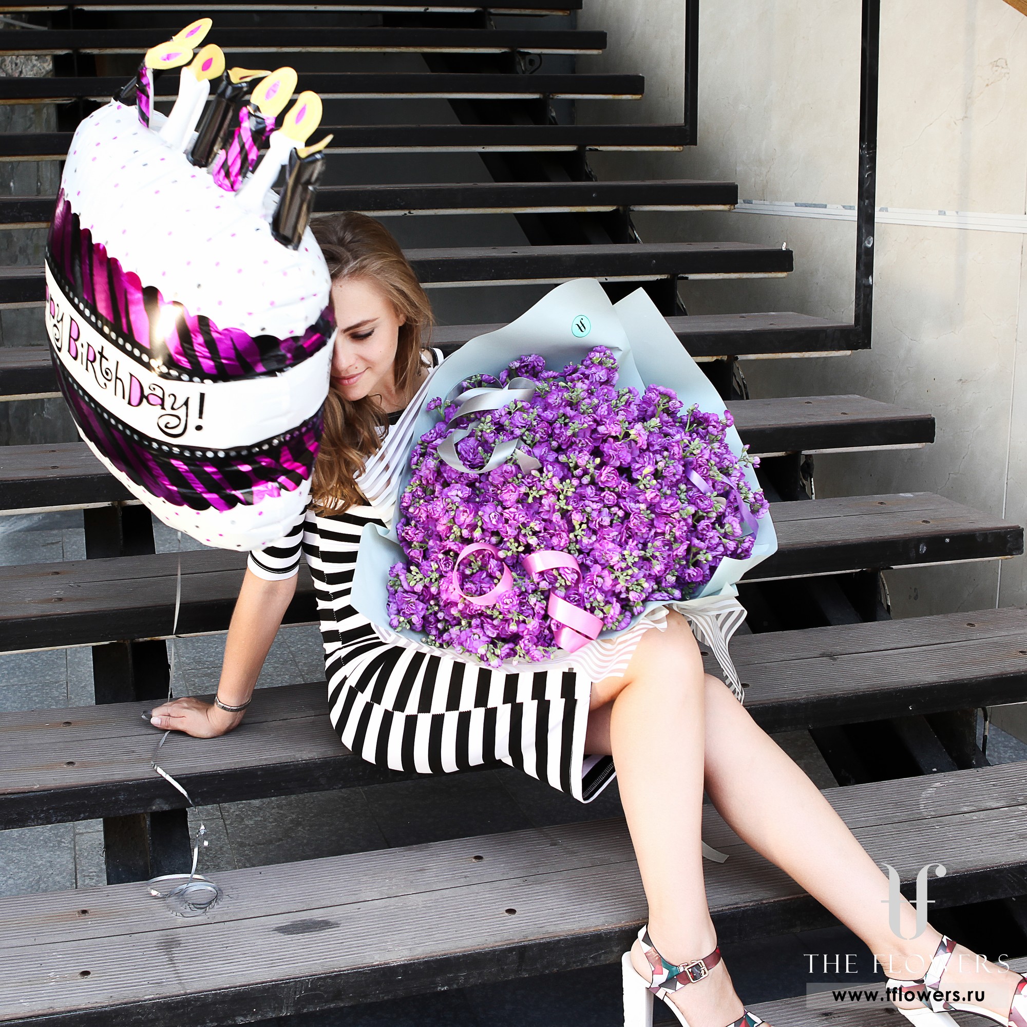 Luxurious bouquet of purple matthiola PURPLE SOUL